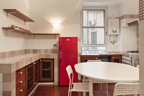 Kitchen or kitchenette, Dining area, stove