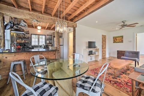 Charming Cottage with Yard - 2 Mi to Tinker St! House in West Hurley