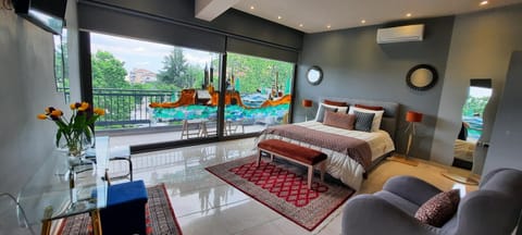 Bed, TV and multimedia, Photo of the whole room, Evening entertainment, Bedroom, Garden view
