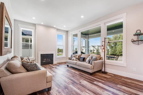 Marina View at Daisy Bay House in Garden City