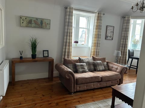 Spacious city centre apartment full of character Apartment in Inverness