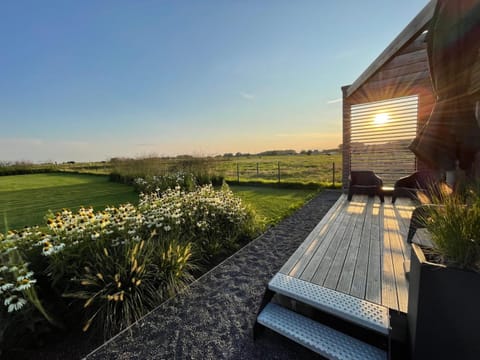 Property building, Balcony/Terrace, Garden view
