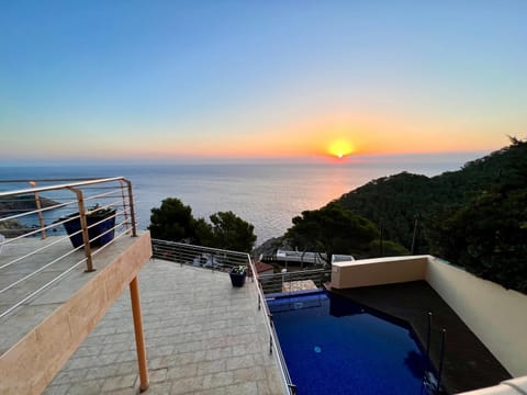 Natural landscape, Mountain view, Pool view, Sea view, Swimming pool, Sunrise