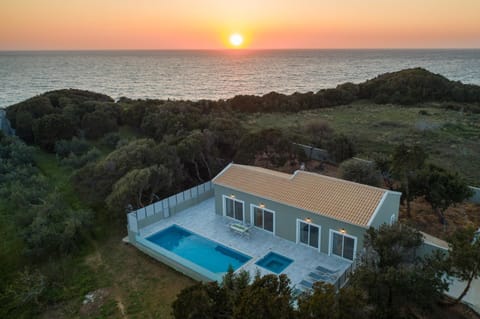 Property building, Sea view, Swimming pool