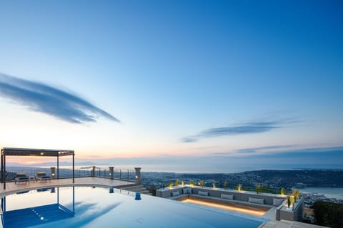 City view, Sea view, Swimming pool