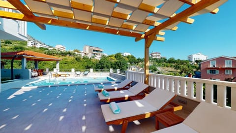Day, Balcony/Terrace, Swimming pool, sunbed