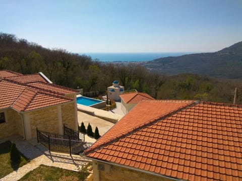 Mountain view, Pool view