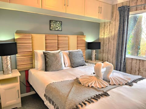 Welsh Villa-Hot Tub-Tenby-Carmarthen-Forestsetting Apartment in Wales