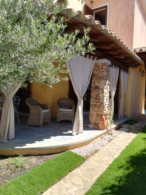 Patio, Facade/entrance, Garden