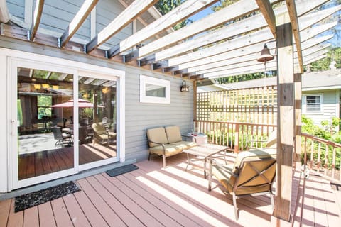 Coast Away House in Chikaming Township