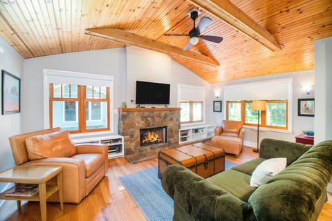 Coast Away House in Chikaming Township