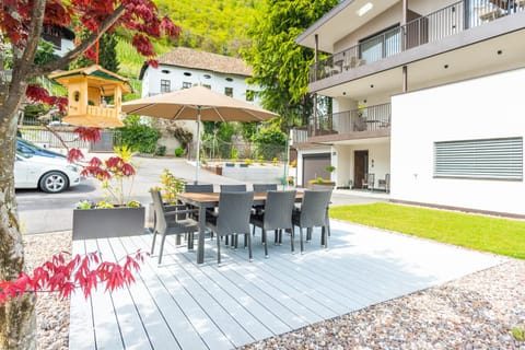 Property building, Garden, Parking