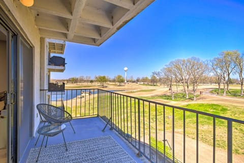 Golf, Boat and More! Sleek Shangri La Condo in Afton Apartment in Grove