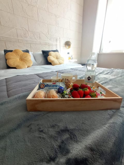 Bed, Bedroom, Breakfast