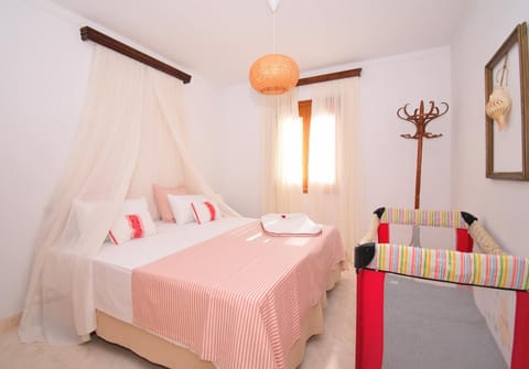 Bed, Photo of the whole room, Bedroom, cot