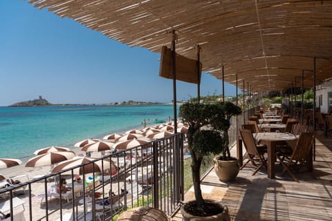 Restaurant/places to eat, Beach