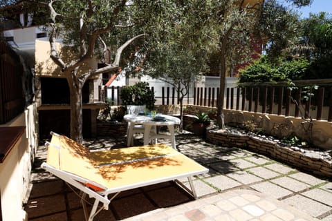 Patio, Day, Garden, View (from property/room), Seating area, Dining area, Garden view