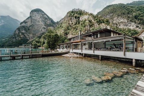 Property building, Restaurant/places to eat