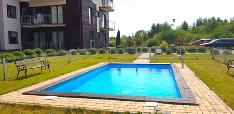 Swimming pool, Parking