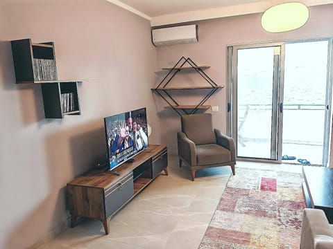 Communal lounge/ TV room, TV and multimedia, Living room, Seating area, Evening entertainment, air conditioner