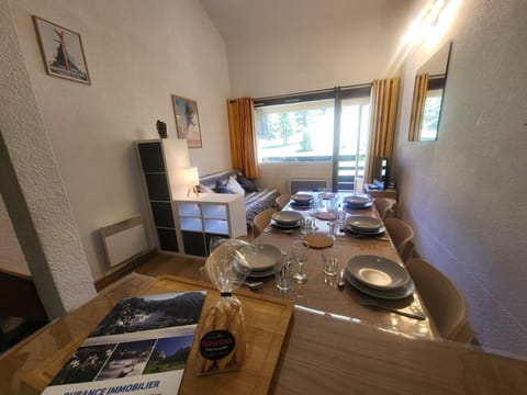 Duplex 3 pièces avec mezzanine, parking et balcon exposé sud sur les pistes - FR-1-266-64 Apartment in Montgenèvre