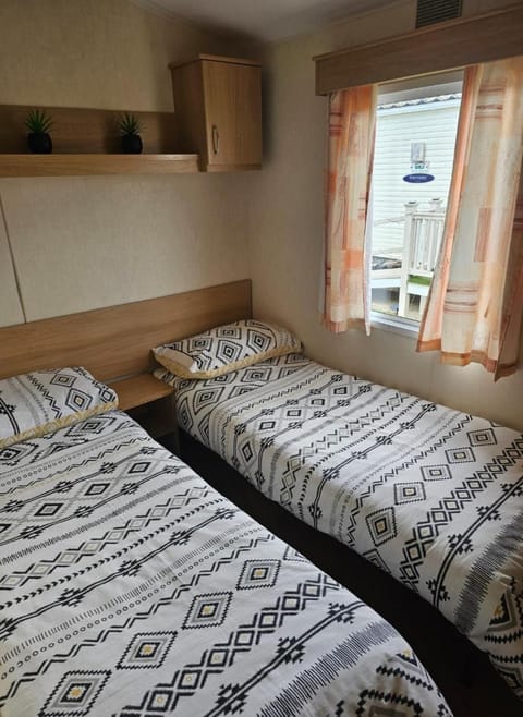 Golden Palm - Meadow Lakes House in Chapel Saint Leonards