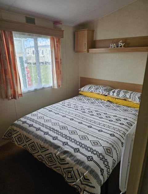 Golden Palm - Meadow Lakes House in Chapel Saint Leonards