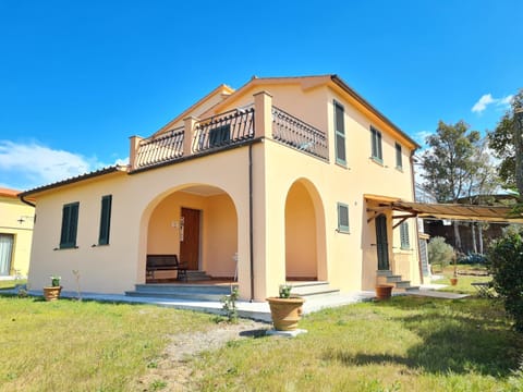 Property building, Facade/entrance, Garden