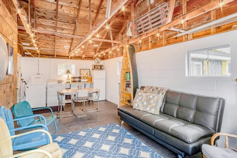 Retro on the River House in Honor