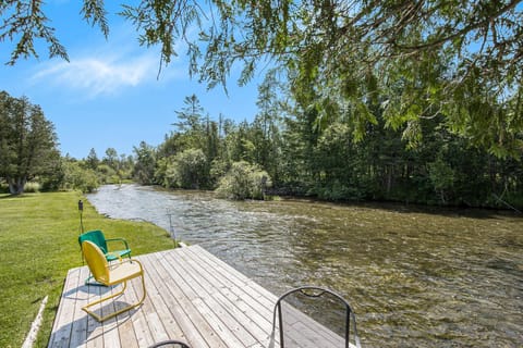 Retro on the River House in Honor