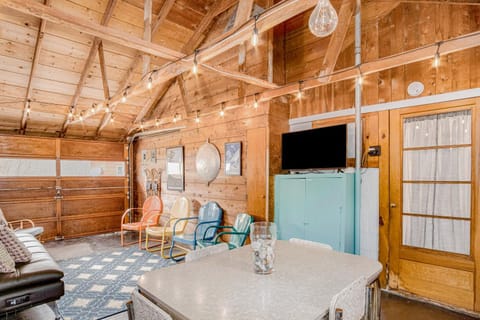 Retro on the River House in Honor