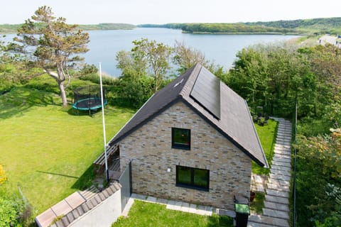 Property building, Natural landscape, Lake view, Location