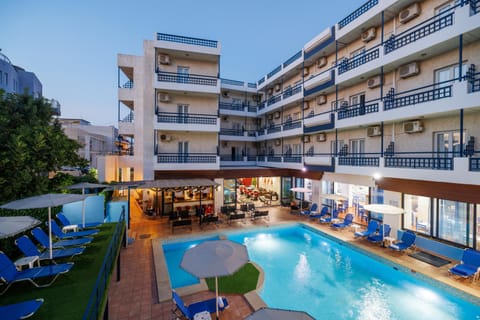 Property building, Lounge or bar, Swimming pool
