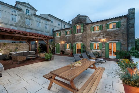 Property building, Hot Tub, Balcony/Terrace