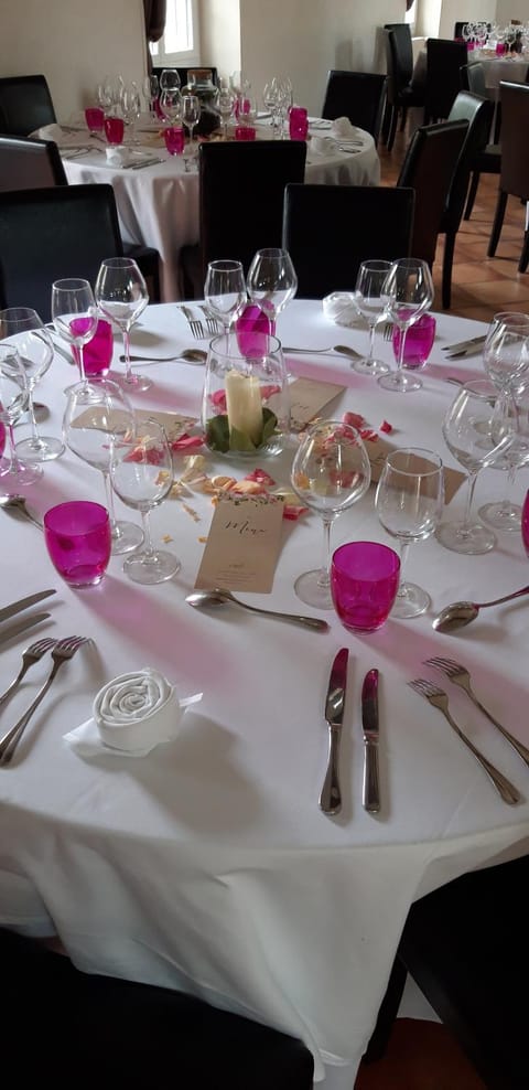 Banquet/Function facilities, Meals, Family