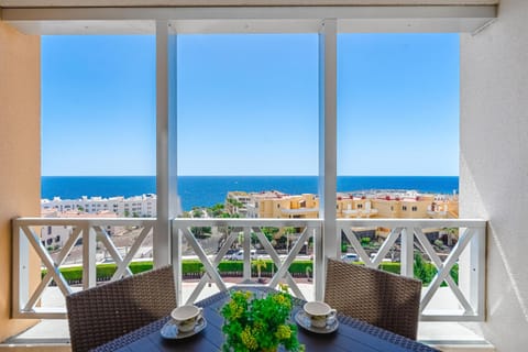 View (from property/room), Balcony/Terrace, Dining area, Sea view