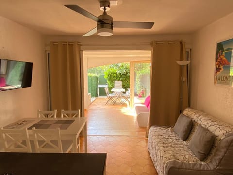 Patio, TV and multimedia, Living room, Dining area, locker