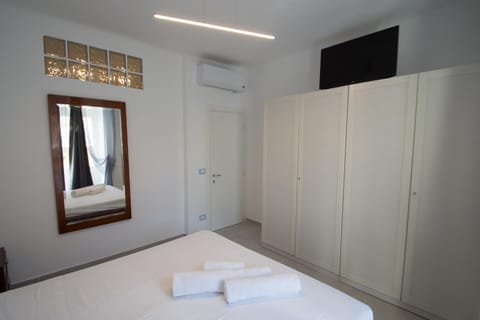 Bedroom, wardrobe, air conditioner