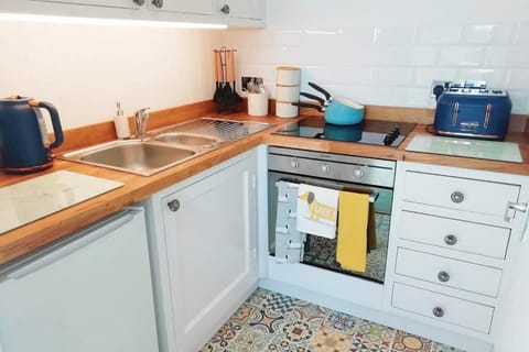 Kitchen or kitchenette, Communal kitchen