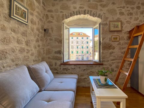TV and multimedia, View (from property/room), View (from property/room), Living room, City view, City view, Street view, Quiet street view