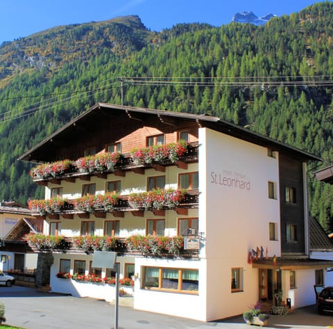 Facade/entrance, Day, Neighbourhood, Natural landscape, Summer, Balcony/Terrace, On site, Supermarket/grocery shop