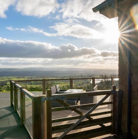 Valley View Lodge Sleeps 8 with Hot Tub House in Ribble Valley District