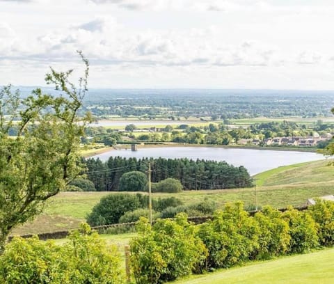 Valley View Lodge Sleeps 8 with Hot Tub House in Ribble Valley District