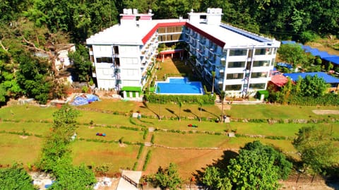 Property building, Garden, Garden, Garden view, Mountain view, Mountain view, Pool view