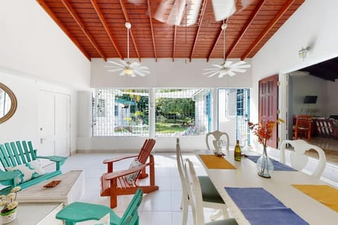 Seating area, Dining area