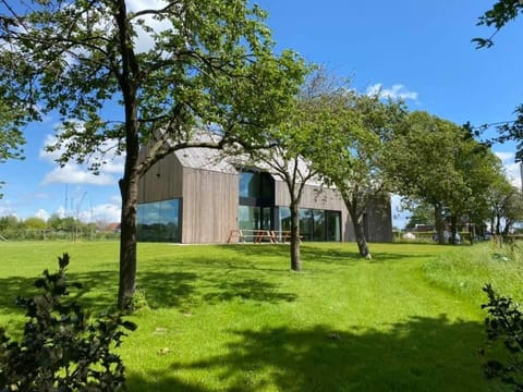 Property building, View (from property/room), Balcony/Terrace