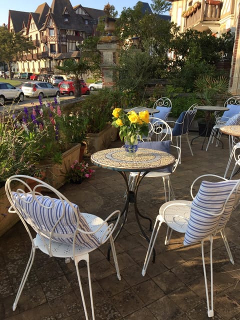 La Villa L'Argentine Bed and Breakfast in Cabourg