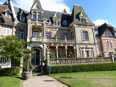 La Villa L'Argentine Bed and Breakfast in Cabourg