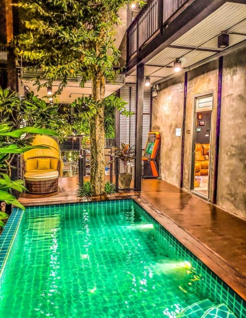 Swimming pool