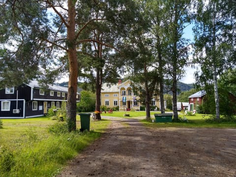 Property building, Day, Garden